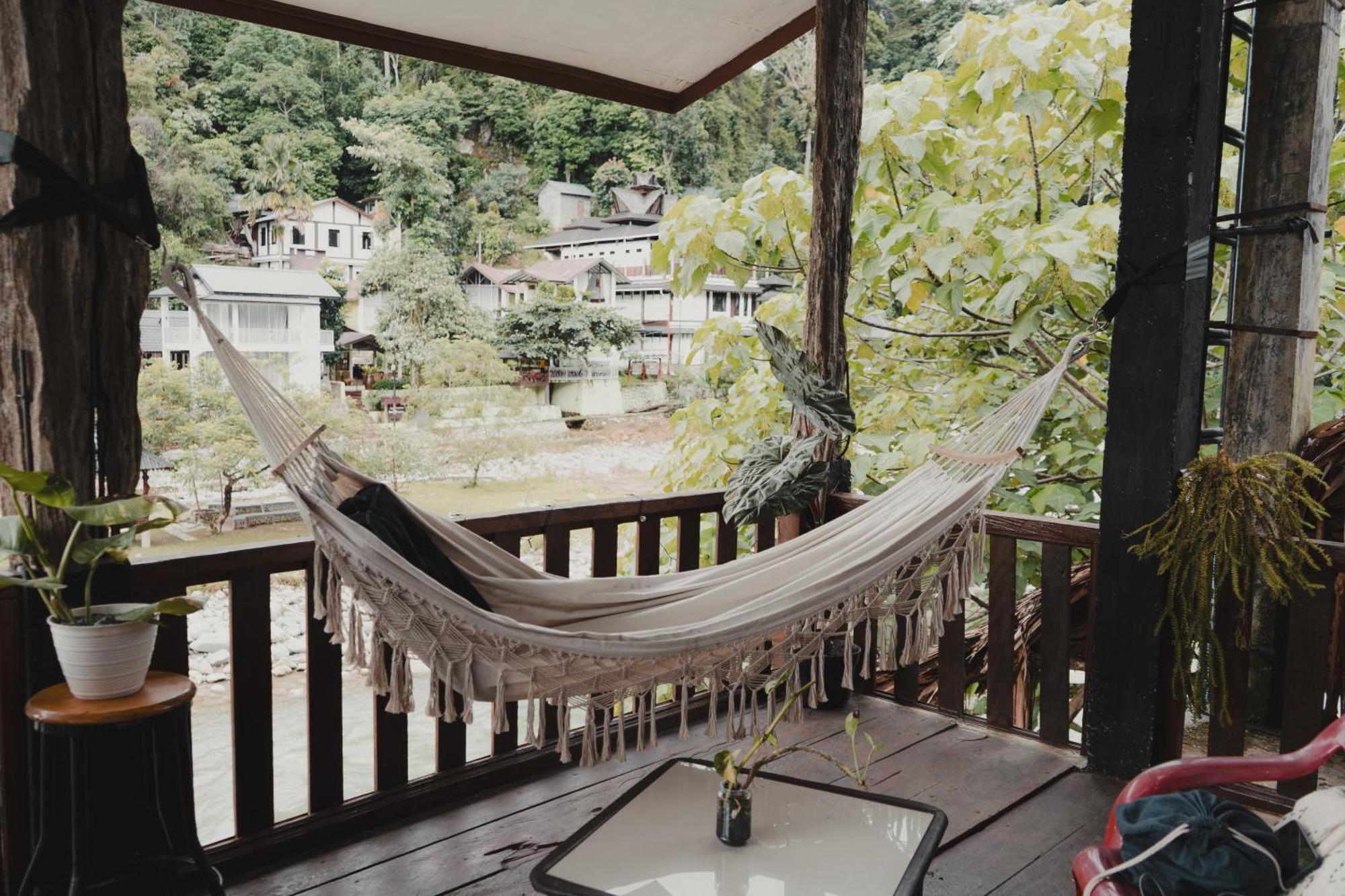 Charlys Little House Hotel Bukit Lawang Exterior photo