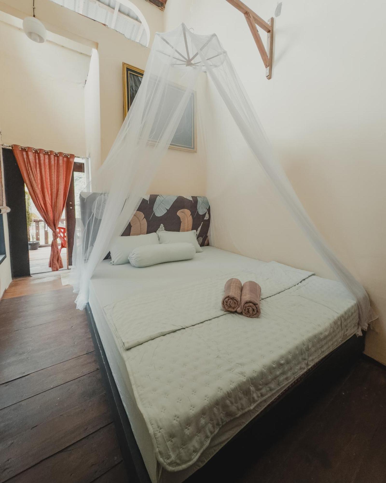 Charlys Little House Hotel Bukit Lawang Exterior photo