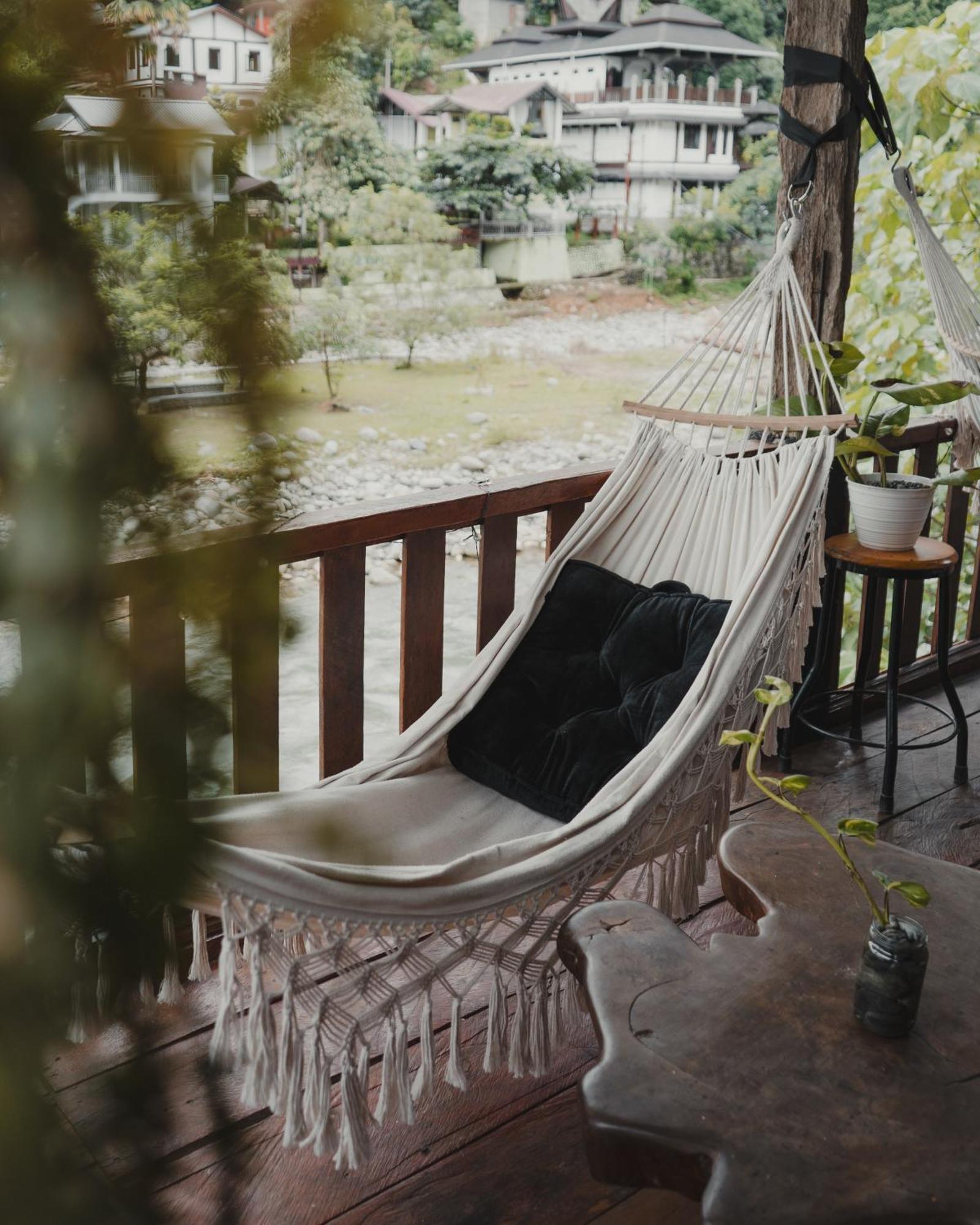 Charlys Little House Hotel Bukit Lawang Exterior photo