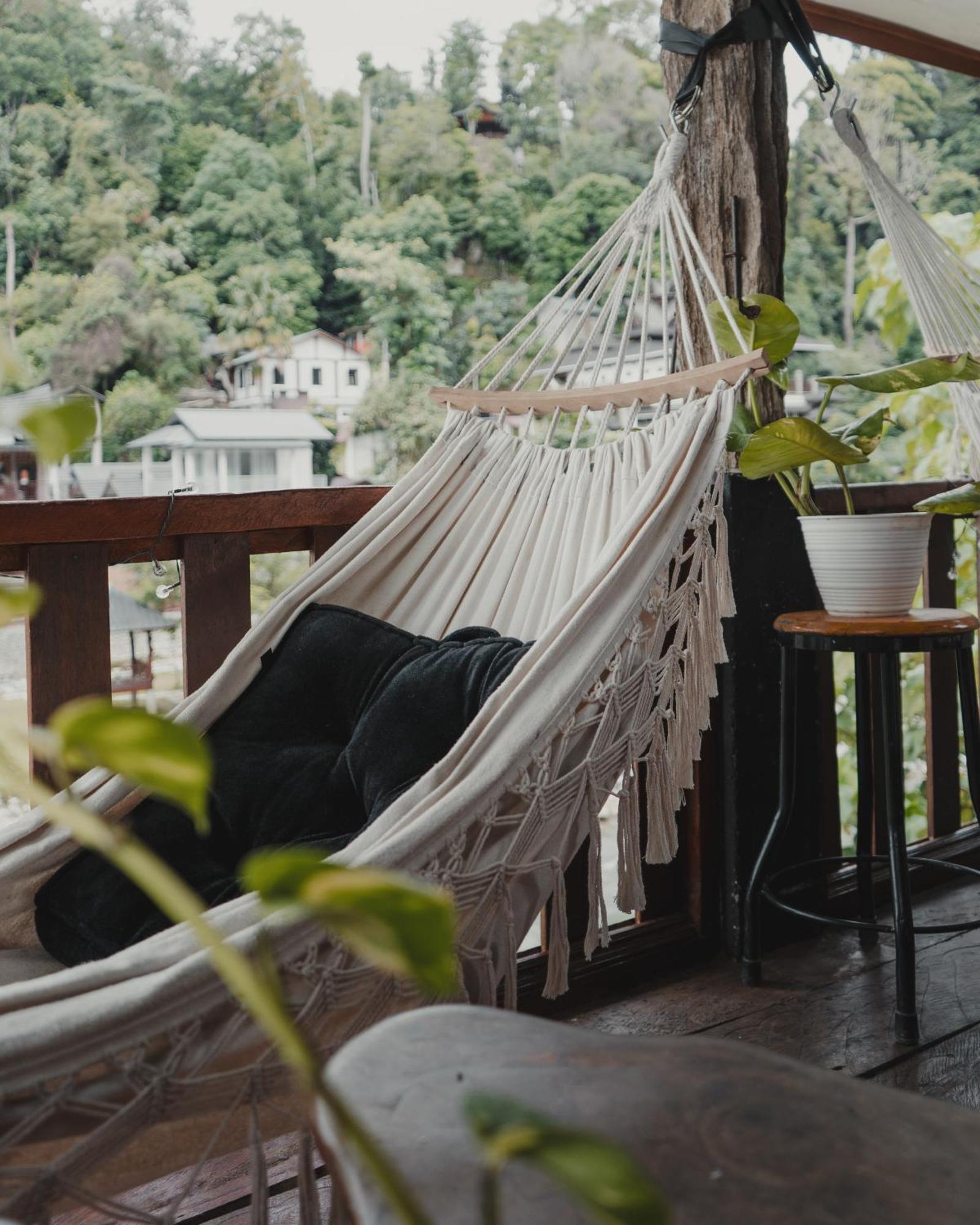 Charlys Little House Hotel Bukit Lawang Exterior photo